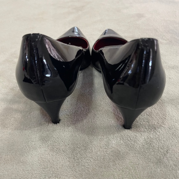 Black Leather Pumps Heels Women's Size 7 - Picture 3 of 9
